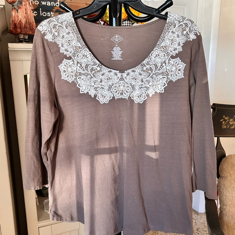 Elegant St. John’s Bay Lace Trim 3/4 Sleeve Top in Taupe